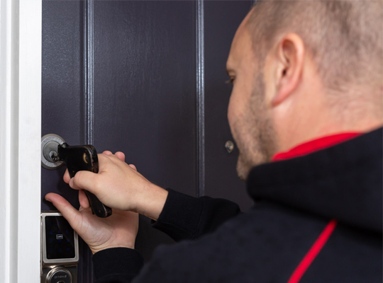 Licensed locksmith Melbourne performing non-destructive entry