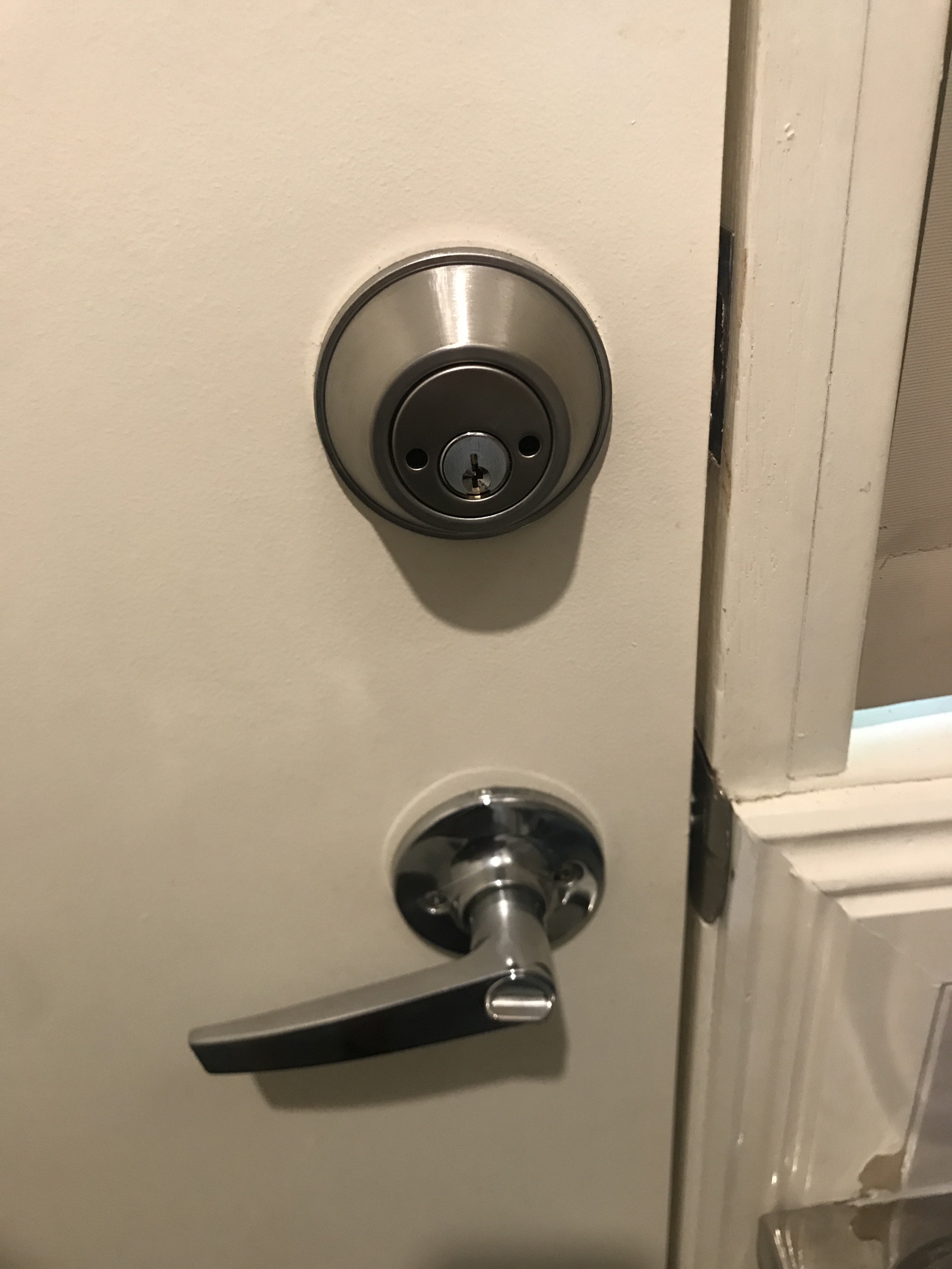 Deadlock Installation to make the property compliant! Frontline