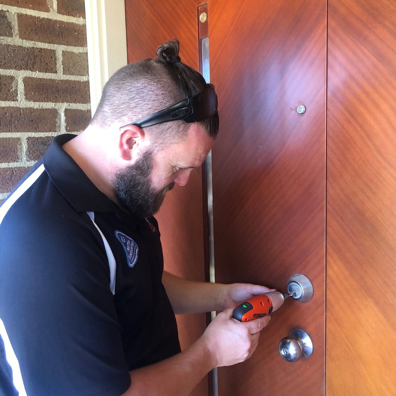 emergency locksmith Melbourne unlocking door without damage