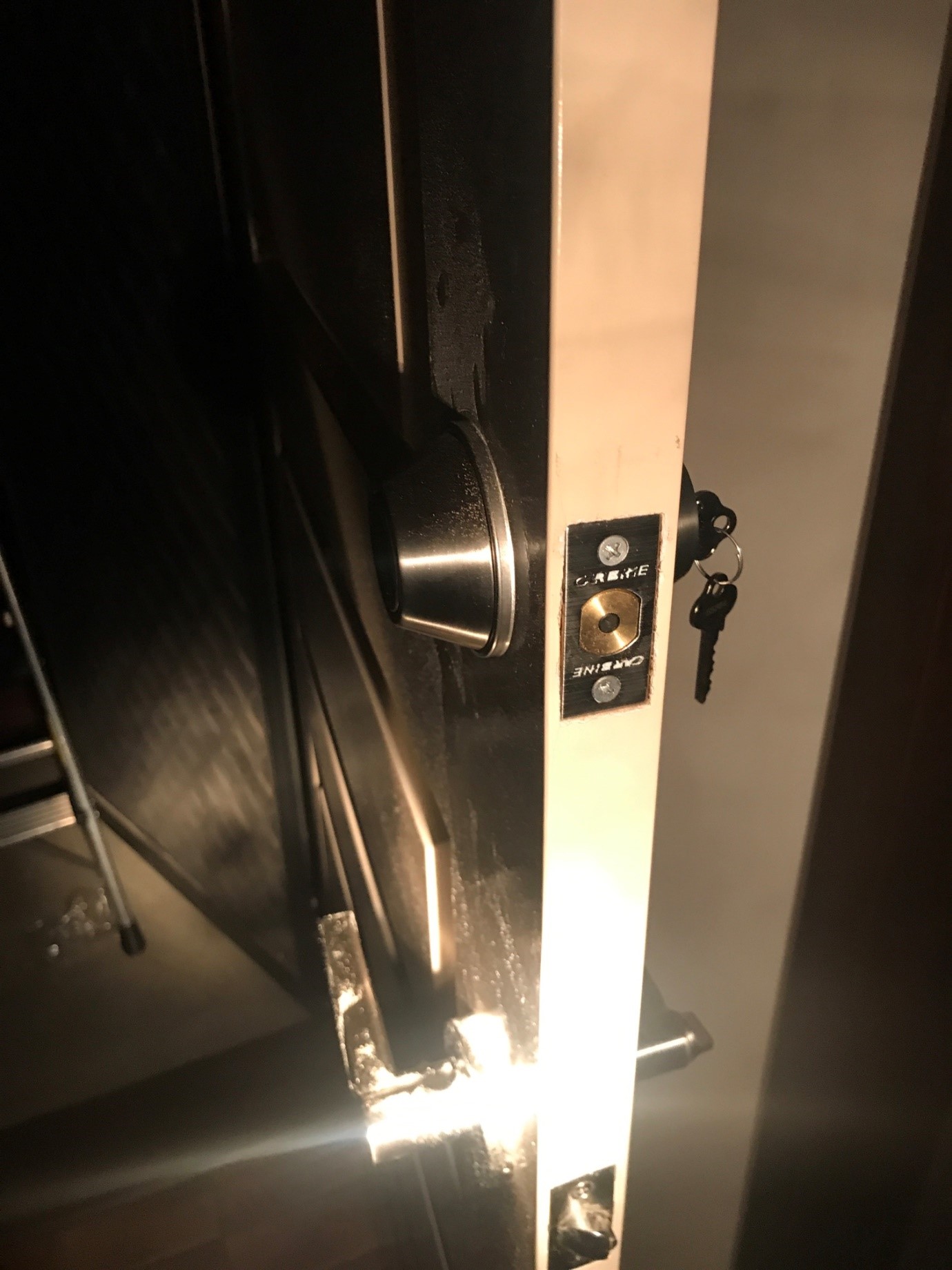 emergency locksmith Melbourne unlocking door without damage